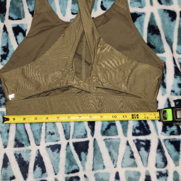 Fabletics criss-cross Army Green sport bra Size 8 - Picture 5 of 6
